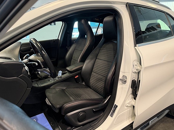 Mercedes-Benz GLA250 10 of 27