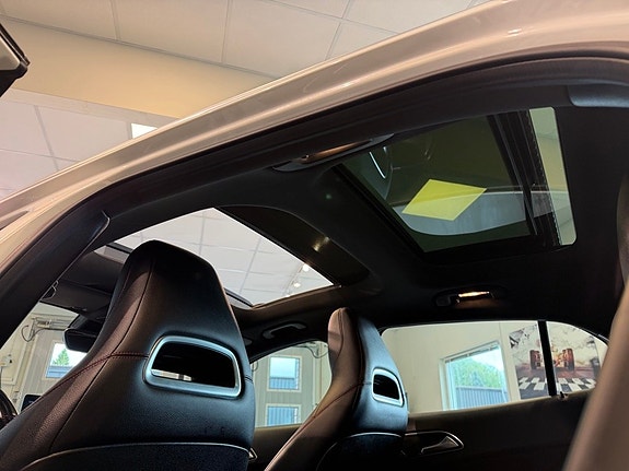 Mercedes-Benz GLA250 19 of 27