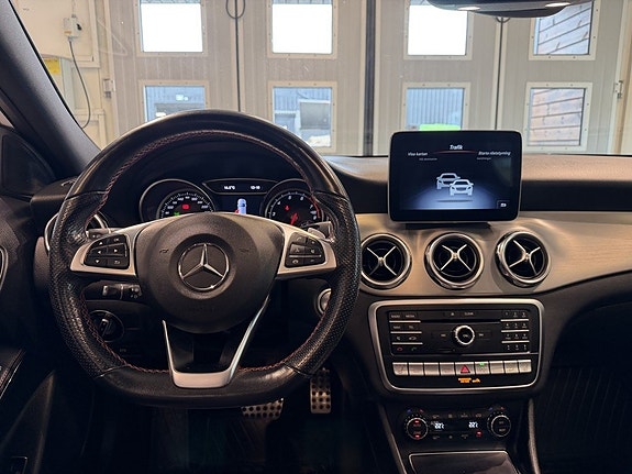 Mercedes-Benz GLA250 8 of 27