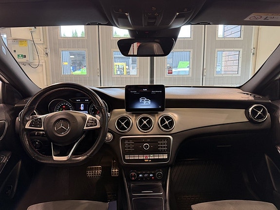 Mercedes-Benz GLA250 5 of 27