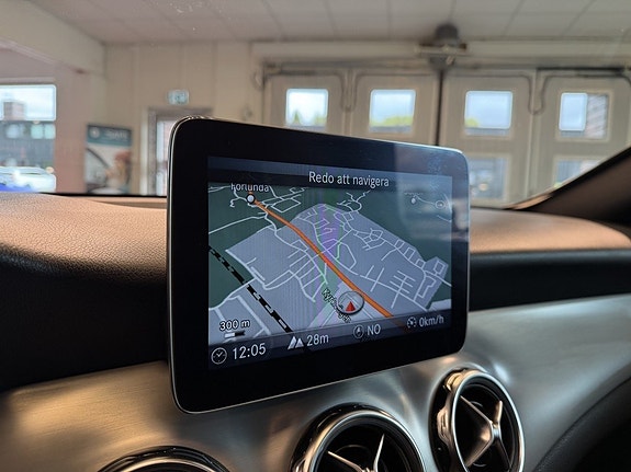 Mercedes-Benz GLA250 12 of 27