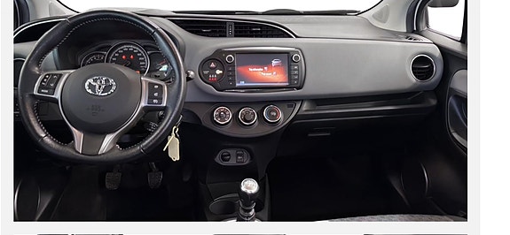 Toyota Yaris 6 of 8
