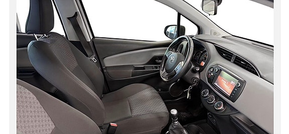 Toyota Yaris 4 of 8