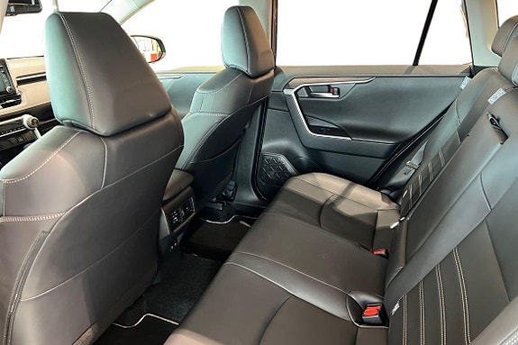 Toyota RAV4 13 of 23