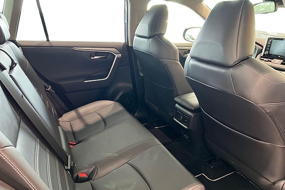 Toyota RAV4 9 of 23