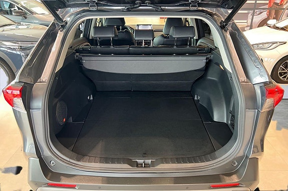 Toyota RAV4 12 of 23