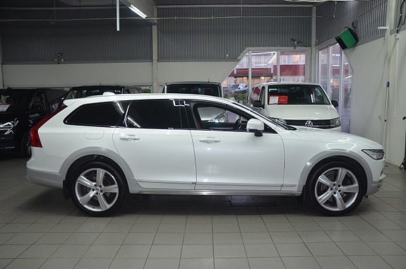 Volvo V90 Cross Country 2 of 27