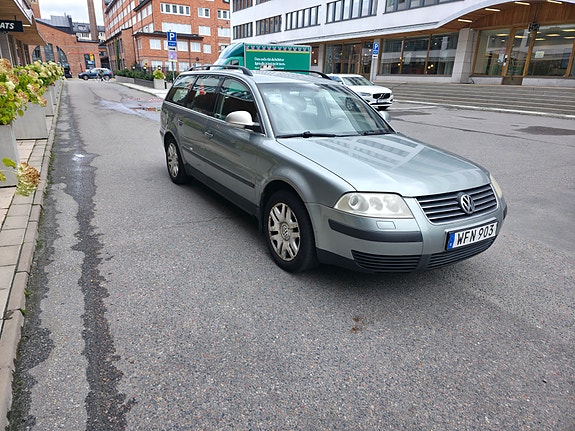 Volkswagen Passat 2 of 5