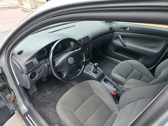 Volkswagen Passat 3 of 5