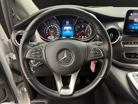Mercedes-Benz V300 d 23 of 30