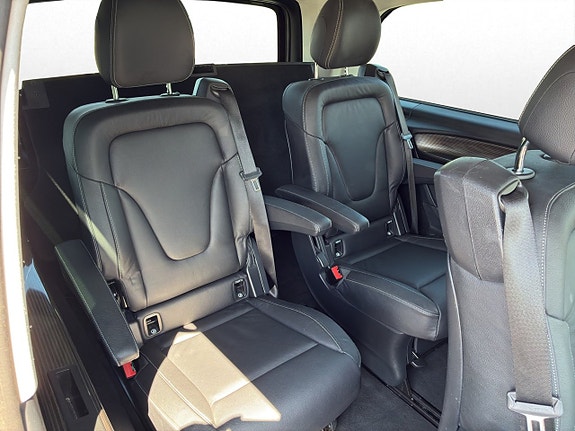 Mercedes-Benz V300 d 30 of 30