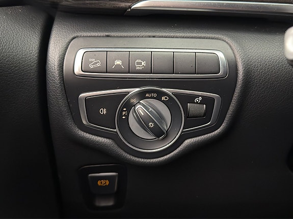 Mercedes-Benz V300 d 21 of 30