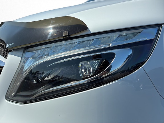 Mercedes-Benz V300 d 13 of 30