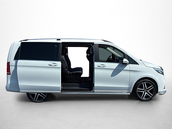 Mercedes-Benz V300 d 16 of 30