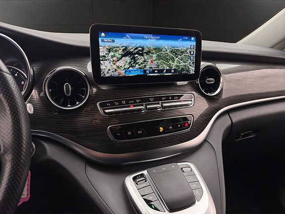 Mercedes-Benz V300 d 28 of 30