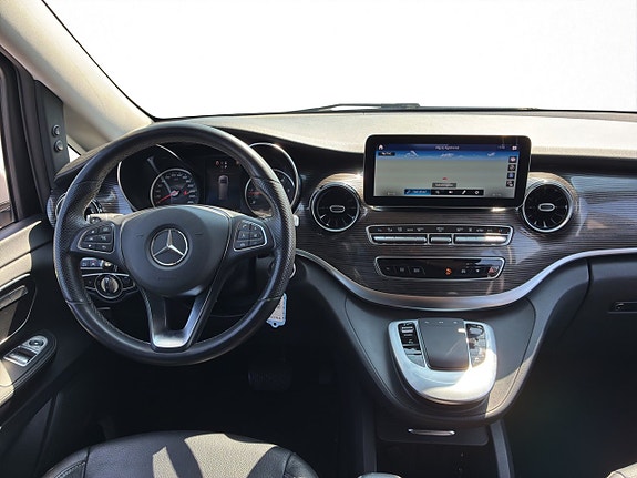Mercedes-Benz V300 d 24 of 30