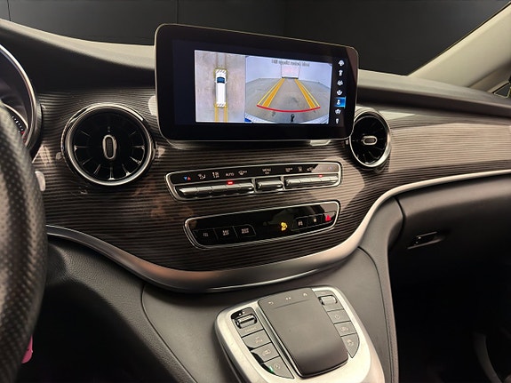 Mercedes-Benz V300 d 27 of 30
