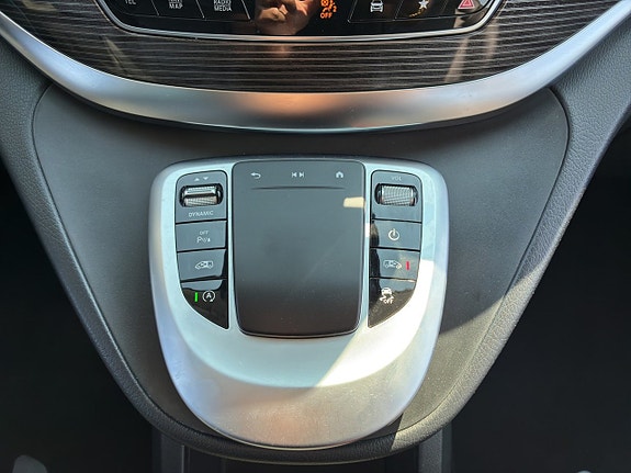 Mercedes-Benz V300 d 29 of 30