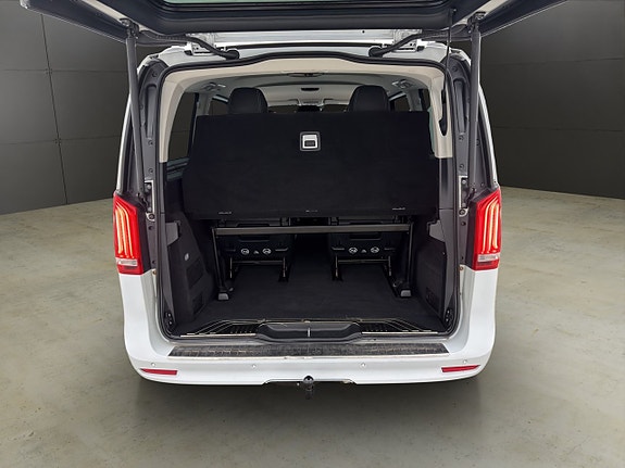 Mercedes-Benz V300 d 17 of 30