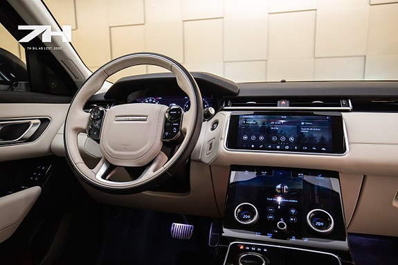 Land Rover Range Rover Velar 13 of 22