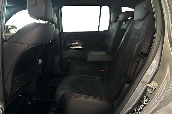 Mercedes-Benz GLB200 11 of 27