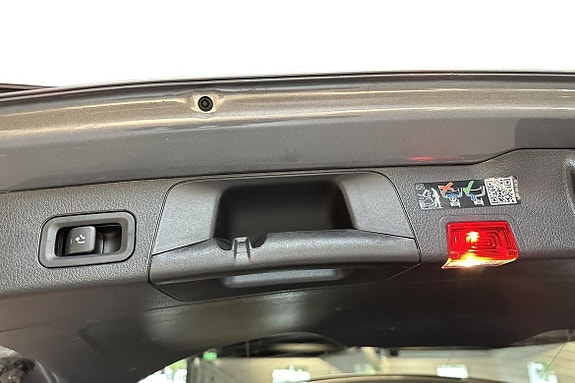 Mercedes-Benz GLB200 19 of 27