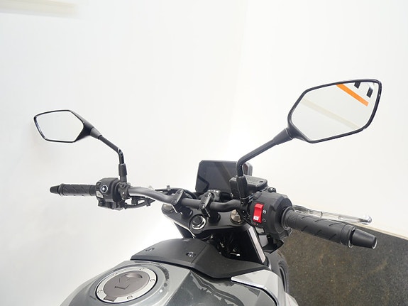 Honda CB750 Hornet E-Clutch Demo 4 of 6