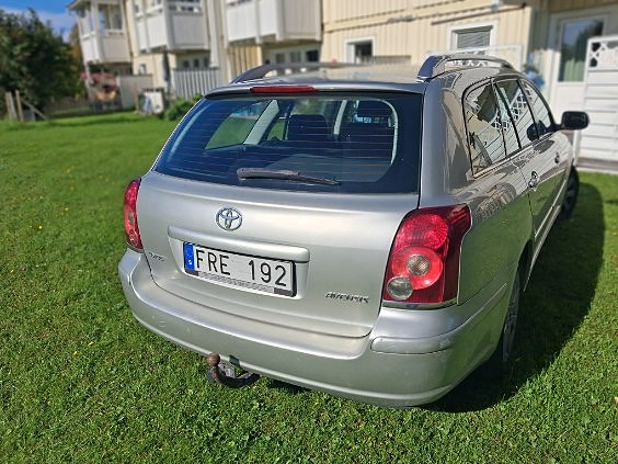 Toyota Avensis 3 of 4