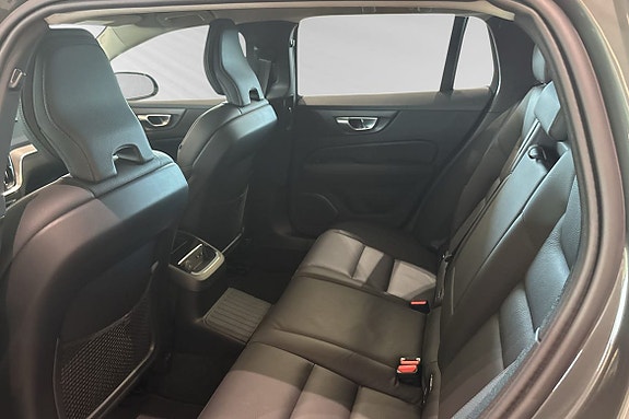 Volvo V60 8 of 30