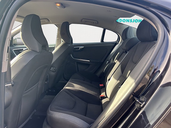 Volvo S60 12 of 17