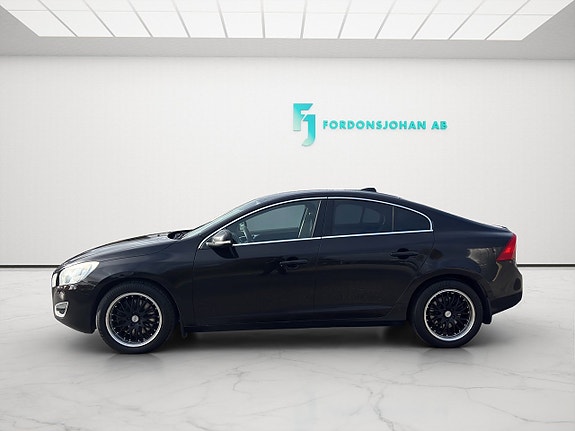 Volvo S60 2 of 17
