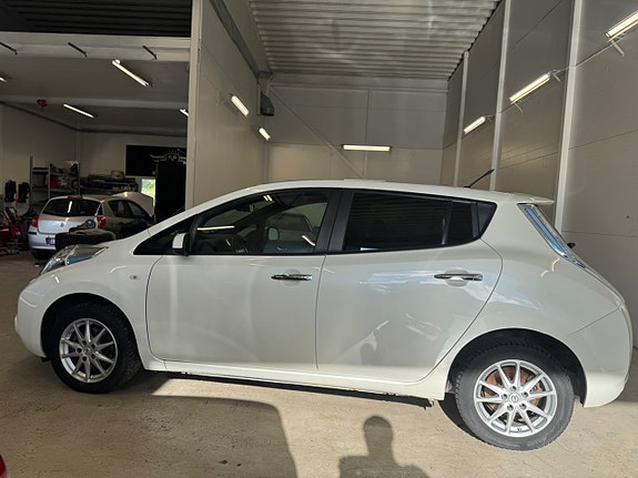 Nissan Leaf 4 of 24