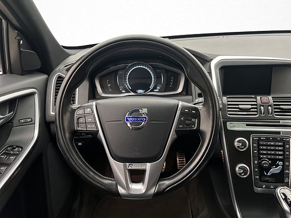 Volvo XC60 13 of 30