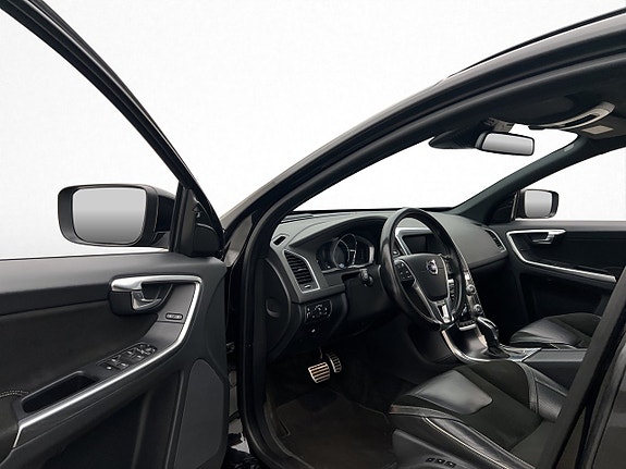 Volvo XC60 10 of 30