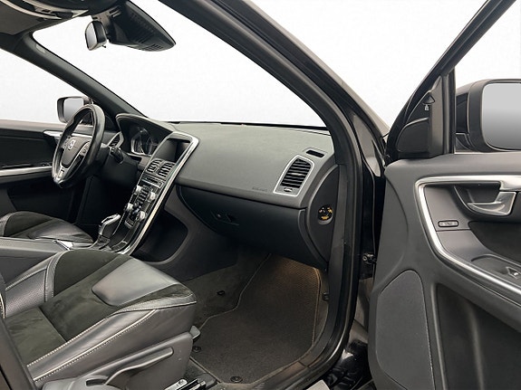 Volvo XC60 15 of 30