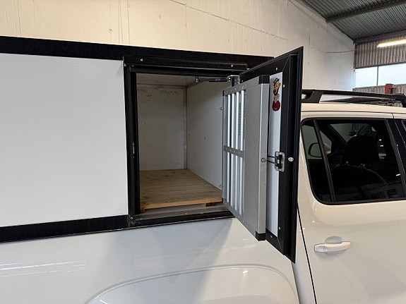 Volkswagen Amarok 23 of 25