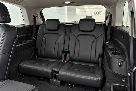Audi Q7 8 of 12