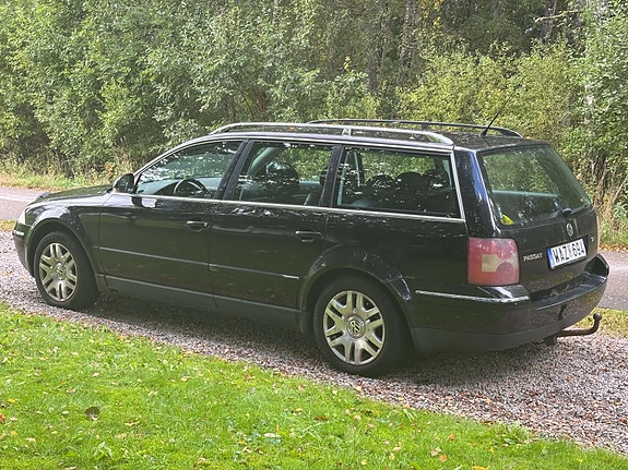 Volkswagen Passat 2 of 6