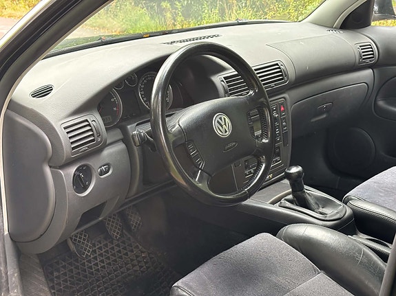 Volkswagen Passat 5 of 6