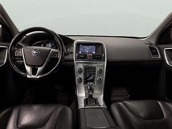 Volvo XC60 10 of 27