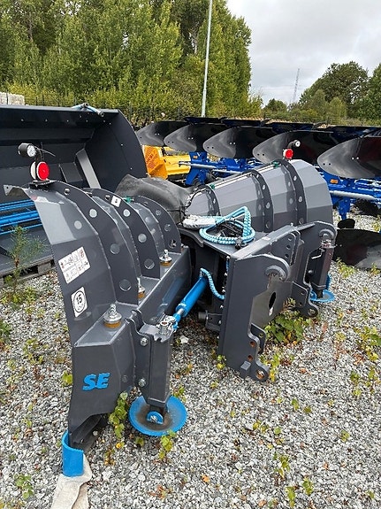 SE Equipment  3200 vikplog 2 of 2