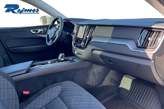 Volvo XC60 14 of 24