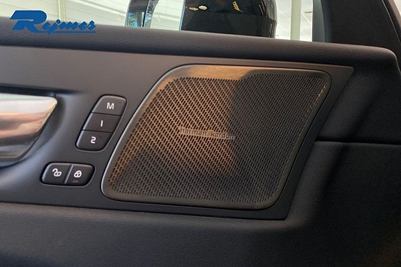 Volvo XC60 18 of 21