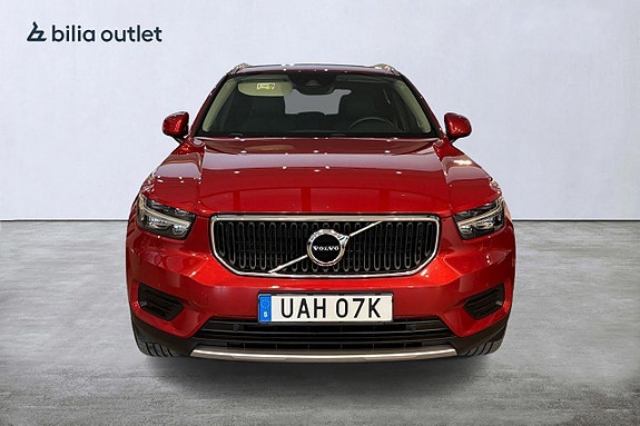 Volvo XC40 2 of 21