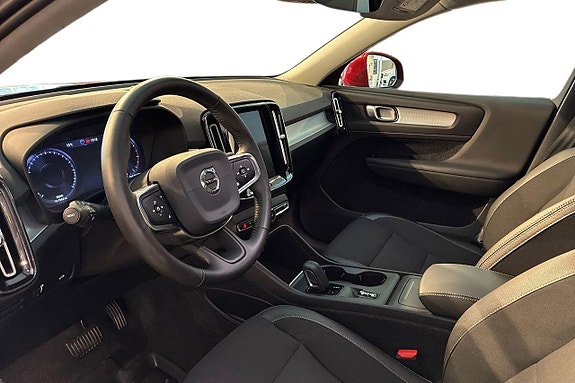 Volvo XC40 9 of 21