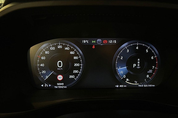Volvo XC40 13 of 21