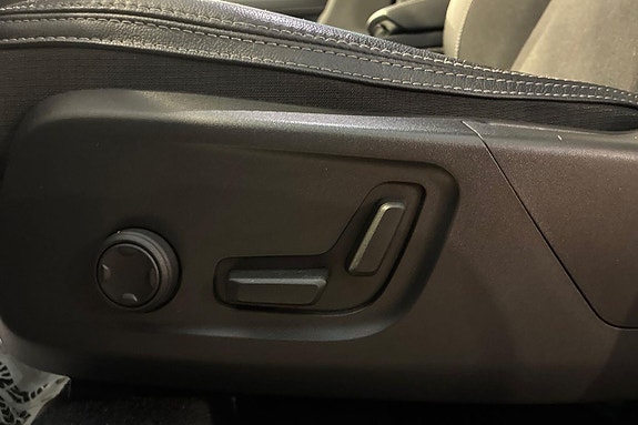 Volvo XC40 17 of 21