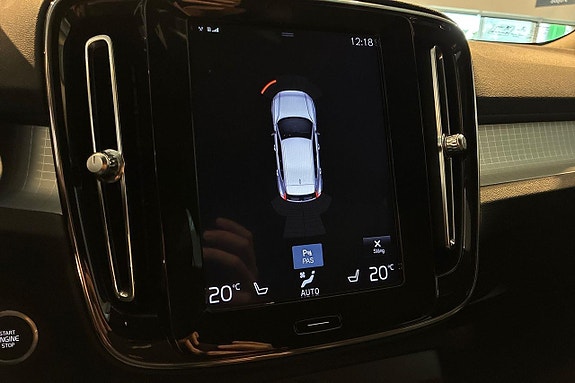 Volvo XC40 15 of 21