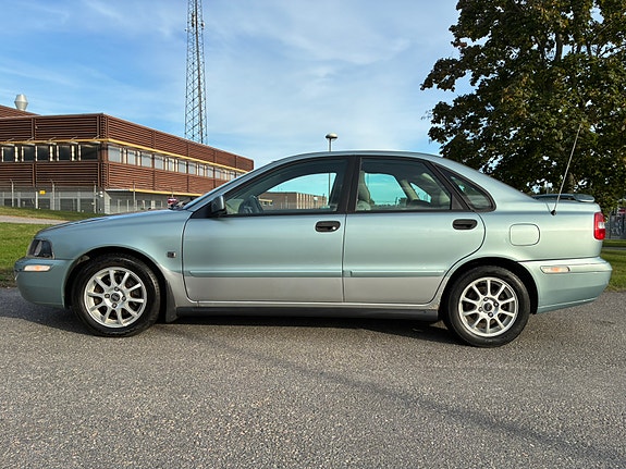 Volvo S40 2 of 10