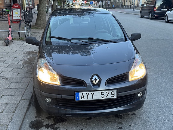 Renault Clio 2 of 6